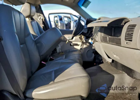 2009 Chevrolet Silverado C1500 z USA, uszkodzony, nr VIN 1GCEC14099Z248253